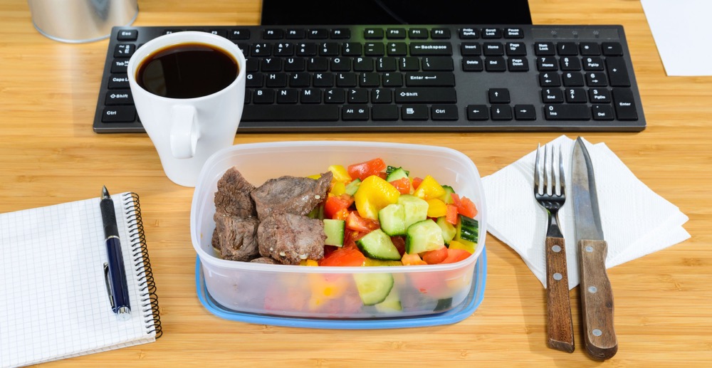 Ritmi frenetici: e si consuma il lunch in piedi come i cavalli