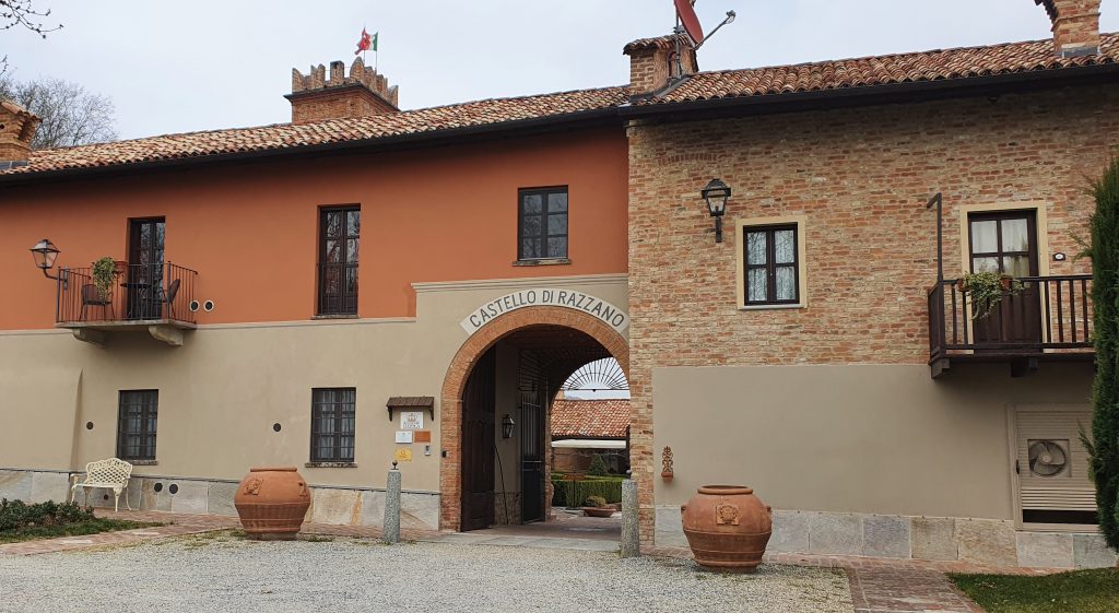 Il silenzio della cantina al Castello di Razzano